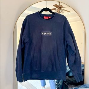 SUPREME Crewneck sweatshirt